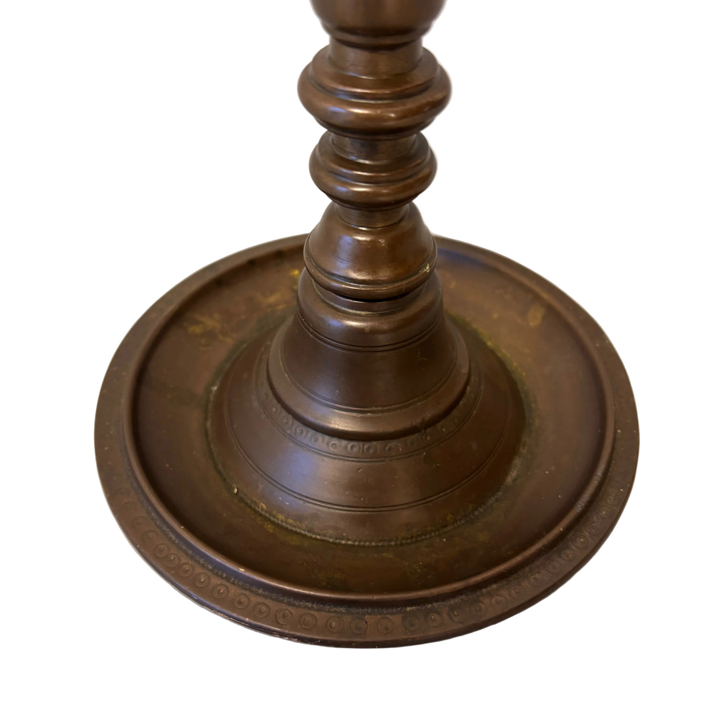 Base profile showing circular foot and patina