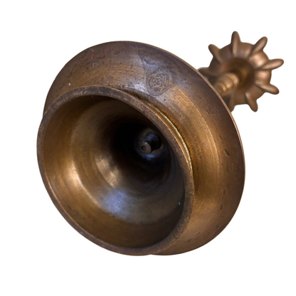 Base profile showing circular foot and patina