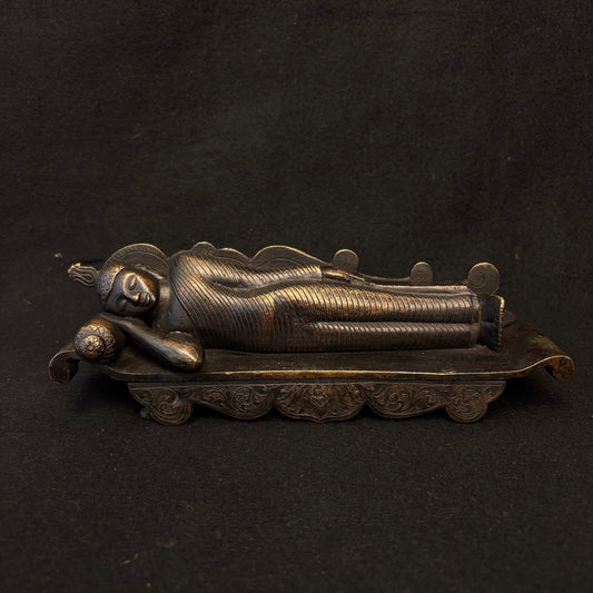 Early 20th century Sri Lankan bronze Parinirvana Buddha reclining on decorative couch